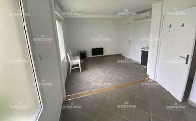 Local commercial - 350 m² - 27 pièces