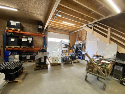 Local d'activités - 166 m²