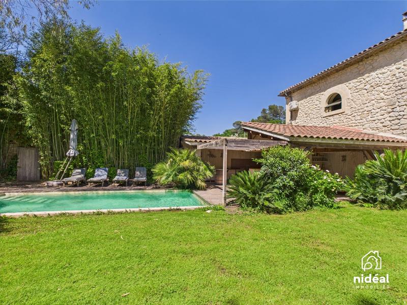 Mas - 350 m² - 13 pièces