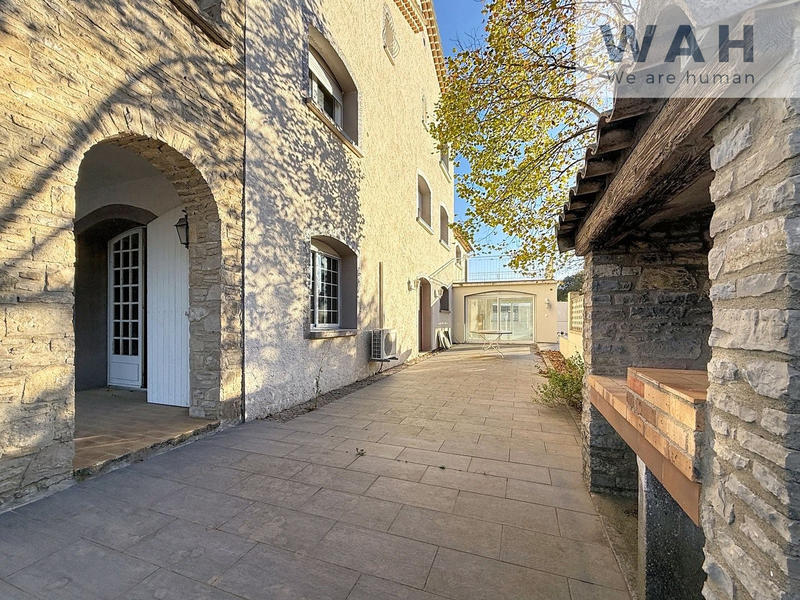 Maison - 390 m² - 13 pièces