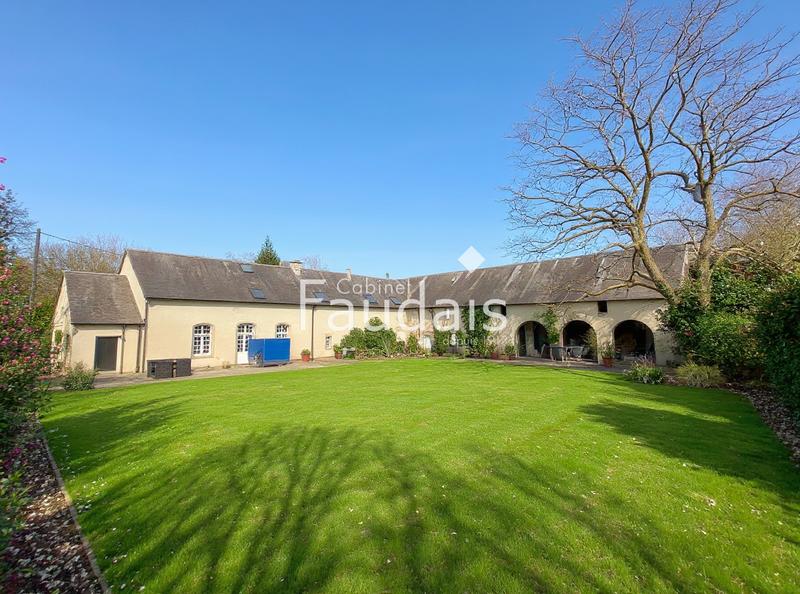 Propriété - 300 m² - 20 pièces