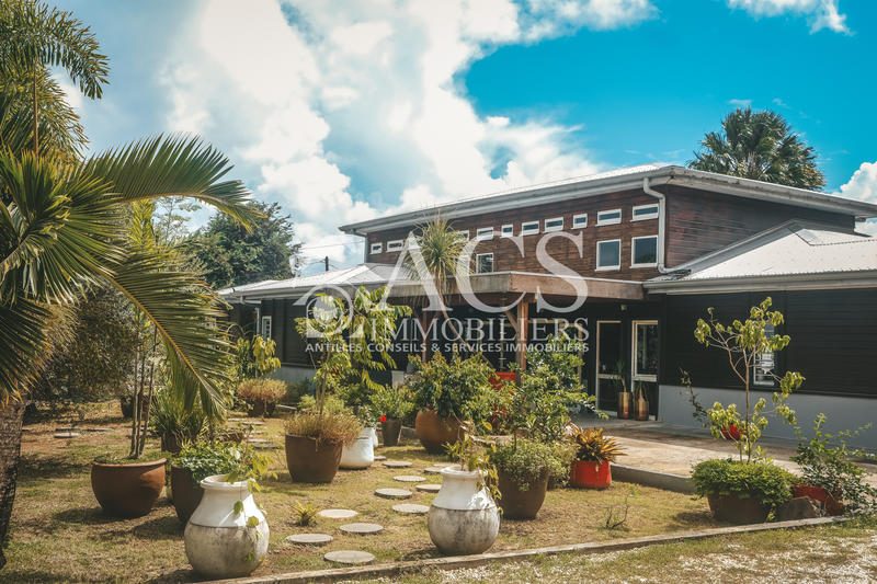 Maison - 272 m² - 7 pièces