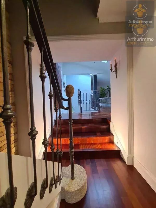 Maison - 230 m² - 7 pièces