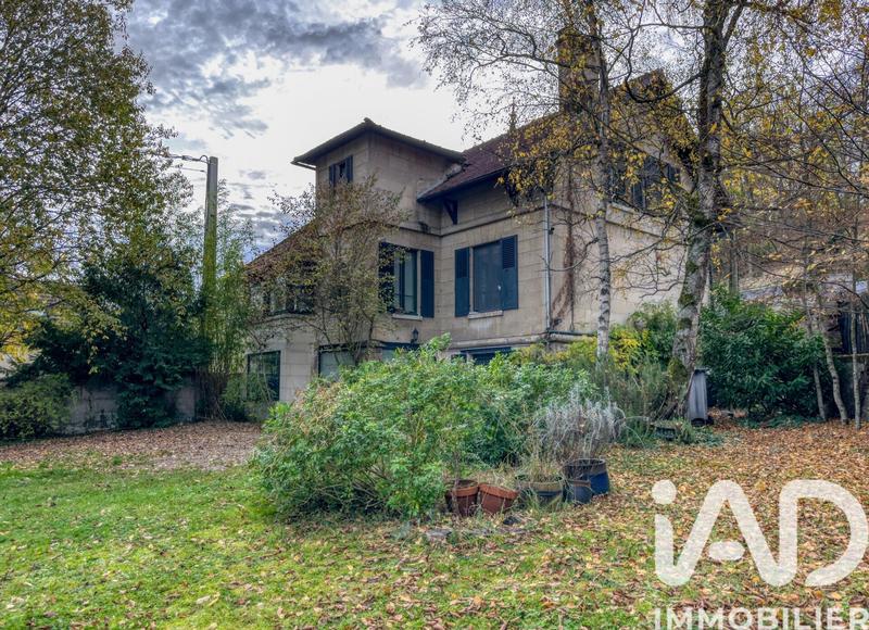 Maison - 225 m² - 8 pièces