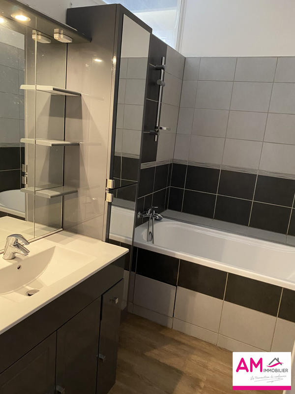 Appartement - 100 m² - 6 pièces