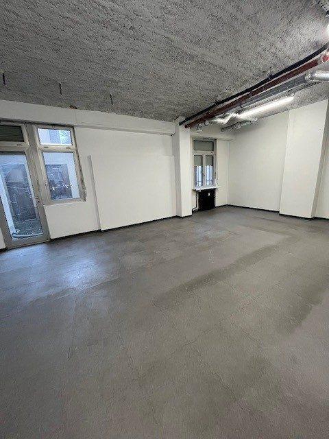 Local commercial - 84 m² - 2 pièces