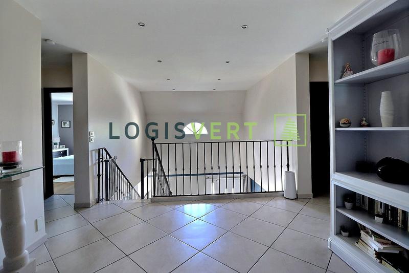 Maison - 352 m² - 8 pièces