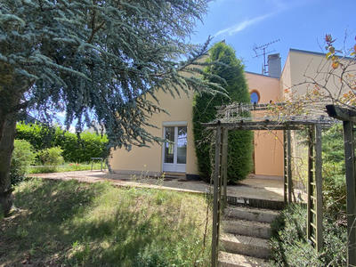 Maison - 99 m² - 5 pièces