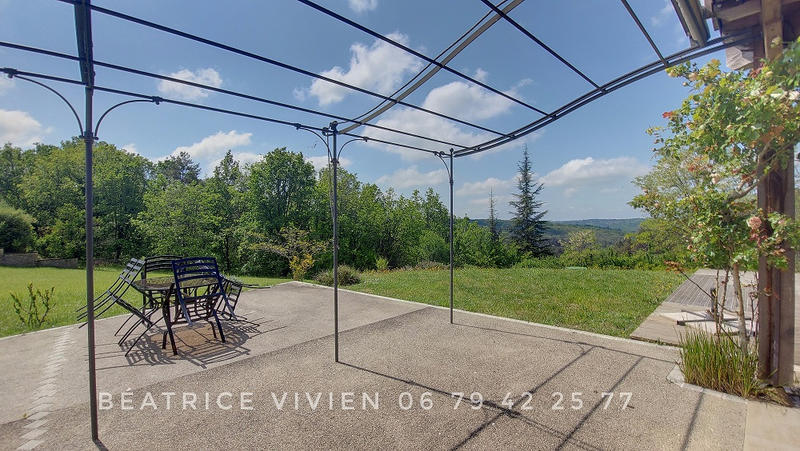 Maison - 215 m² - 7 pièces