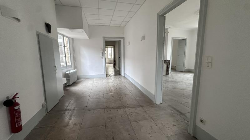 Bureau - 207 m² - 7 pièces