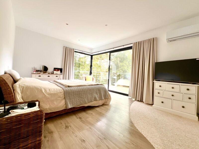 Maison - 239 m² - 7 pièces