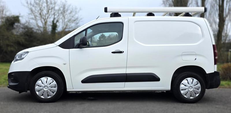 Toyota Proace City 1° Main 1.5l D4d 100cv Business Entretien Constructeur Radar / Clim Tél