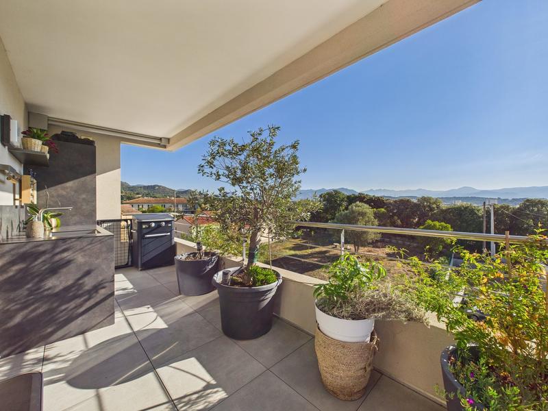 Appartement - 94 m² - 4 pièces