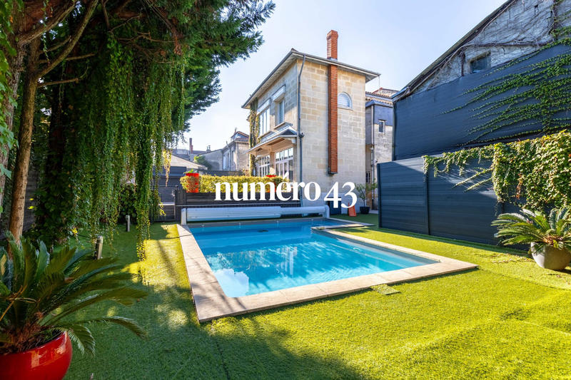 Maison - 284 m² - 7 pièces