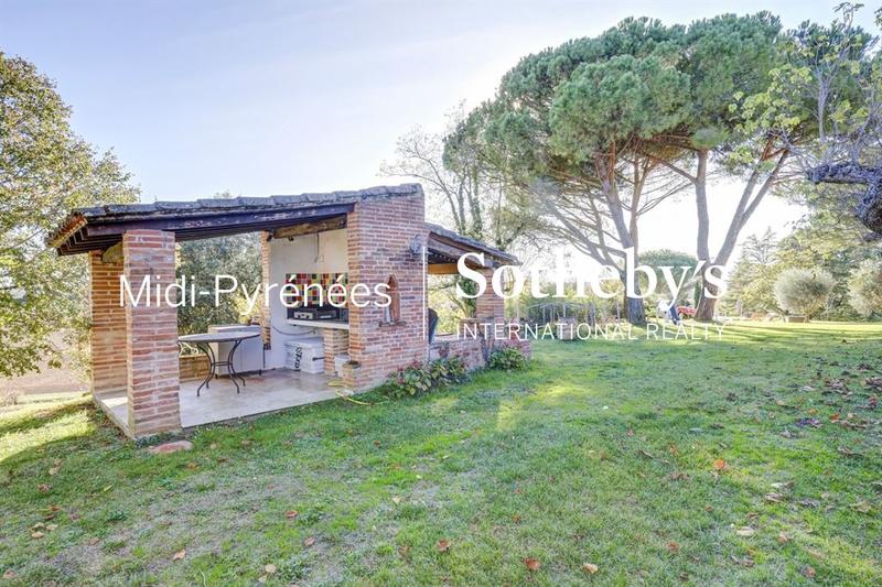 Corps de ferme - 600 m² - 14 pièces