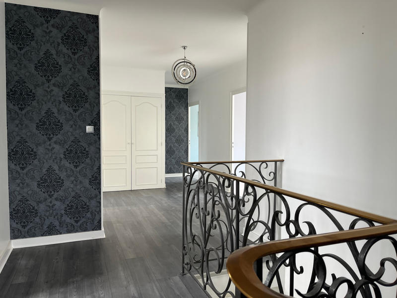 Maison - 196 m² - 9 pièces