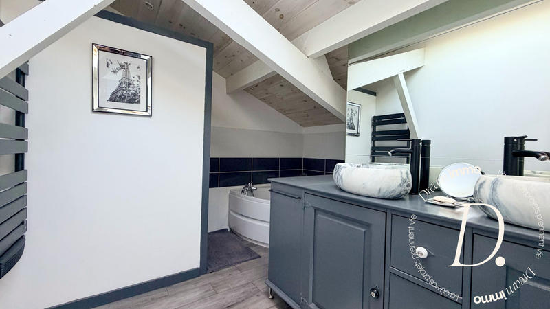 Maison - 211 m² - 7 pièces