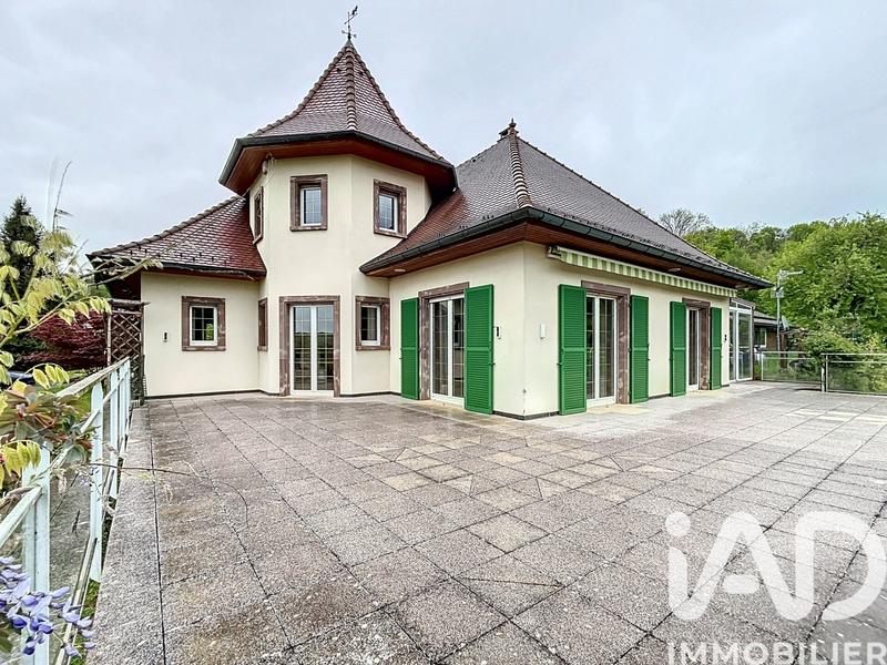 Maison - 233 m² - 6 pièces