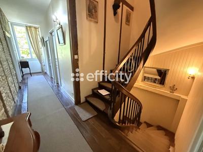 Maison - 205 m² - 6 pièces