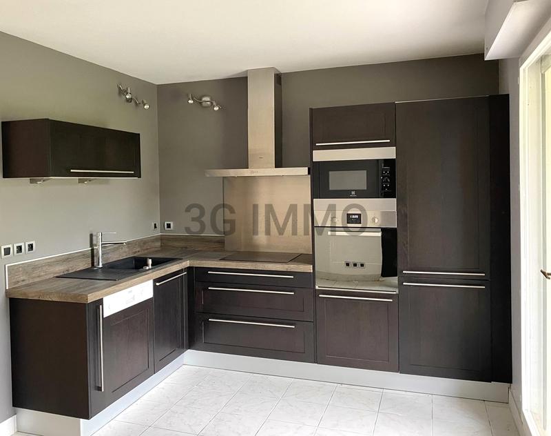 Propriété - 360 m² - 7 pièces