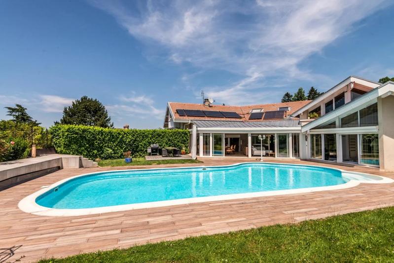 Propriété - 380 m² - 9 pièces