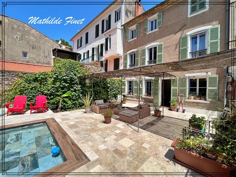 Maison - 185 m² - 7 pièces