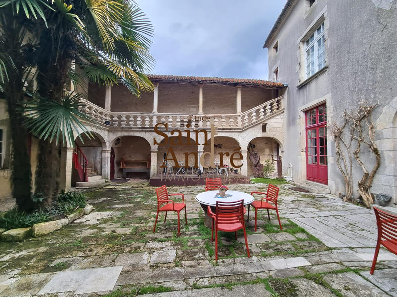 Maison - 427 m² - 13 pièces