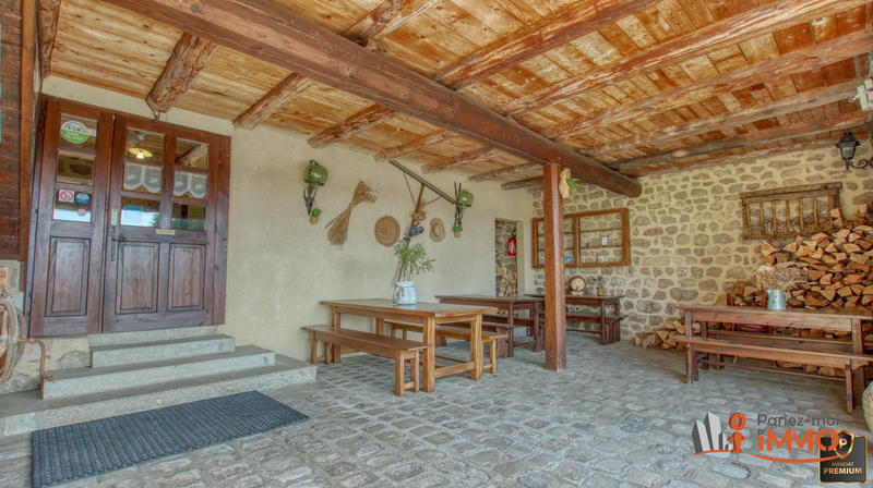 Maison - 320 m² - 12 pièces