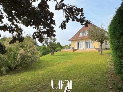 Maison - 260 m² - 6 pièces