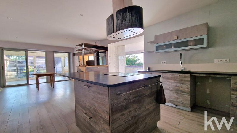 Maison - 268 m² - 8 pièces