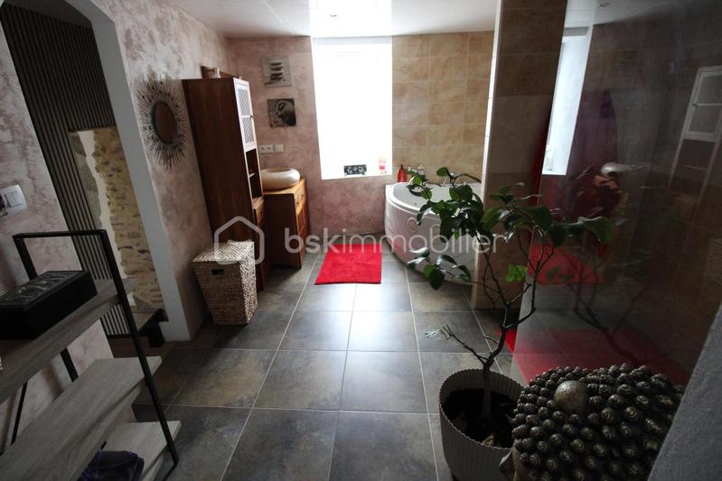 Demeure - 300 m² - 14 pièces