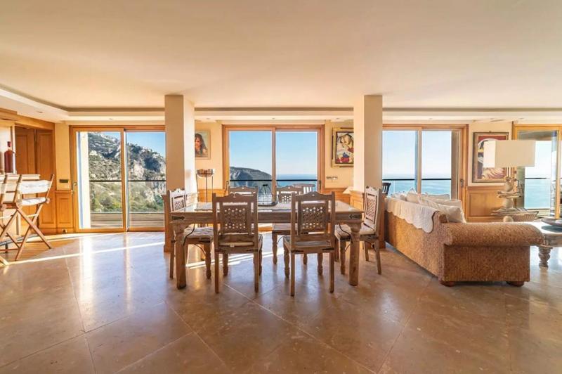 Maison - 162 m² - 8 pièces