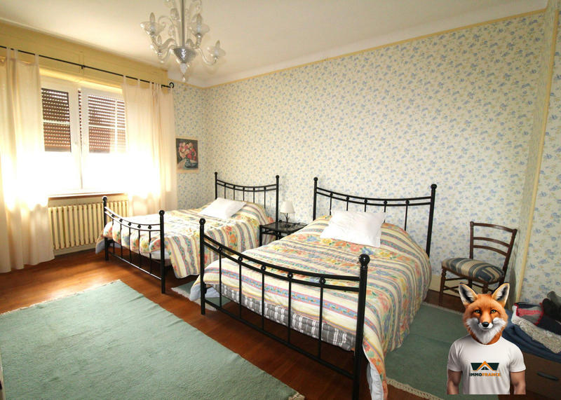 Maison - 246 m² - 9 pièces