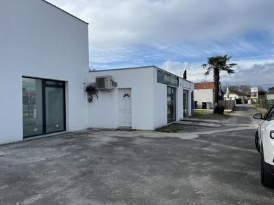 Local commercial - 90 m² - 1 pièce