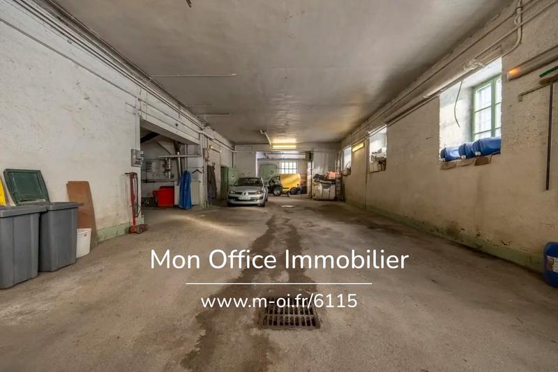 Maison - 713 m² - 10 pièces