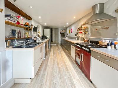 Maison - 362 m² - 12 pièces