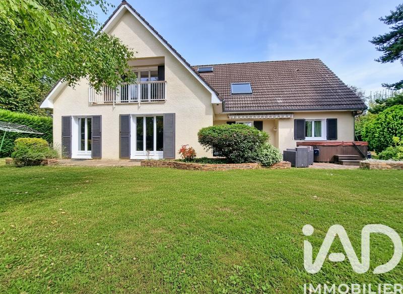 Maison - 235 m² - 8 pièces
