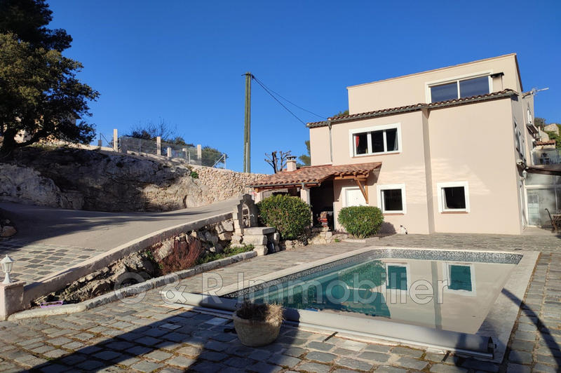 Maison - 185 m² - 8 pièces