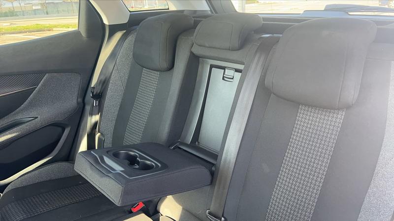 Peugeot 3008 II 1.5 BlueHDi 130 Active Business