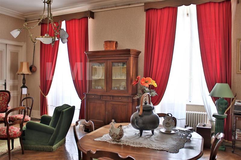 Maison - 254 m² - 10 pièces