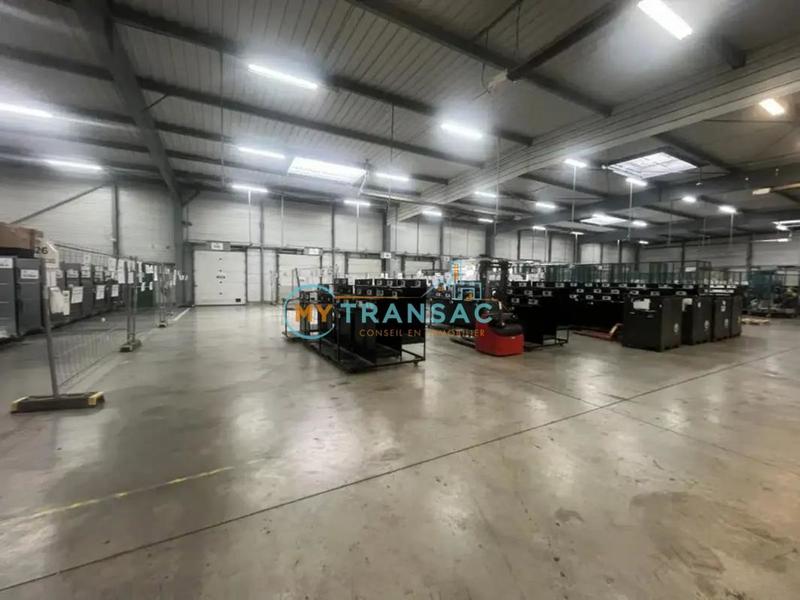 Local d'activité / Entrepôt - 2 800 m²