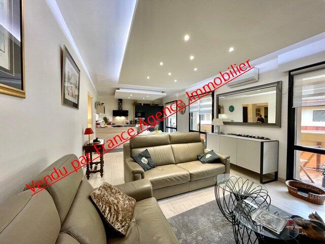 Appartement ancien - 87 m² - 4 pièces