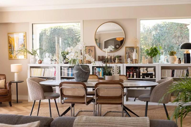 Maison - 250 m² - 6 pièces