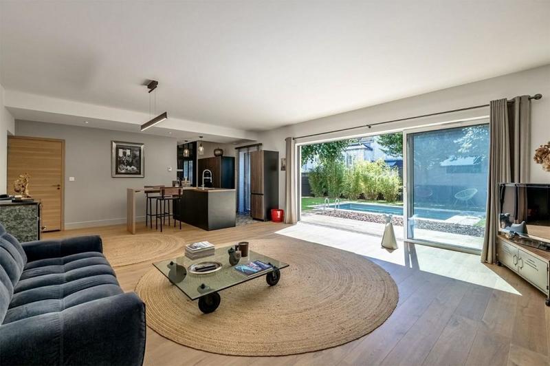 Maison - 215 m² - 5 pièces