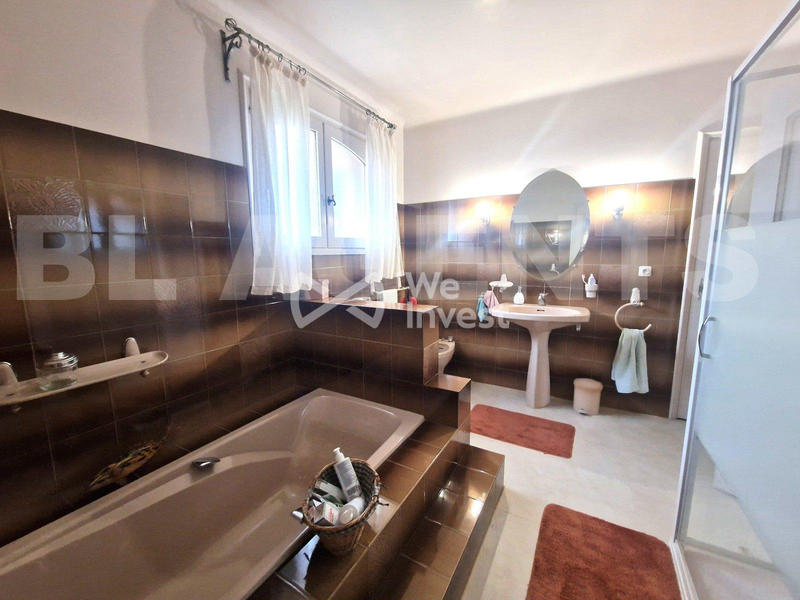 Maison - 175 m² - 6 pièces