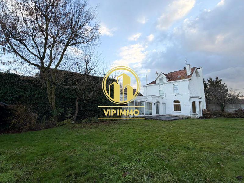 Maison - 166 m² - 8 pièces