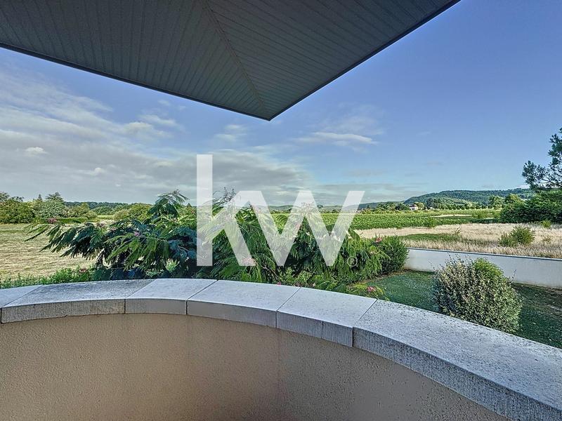 Maison - 220 m² - 8 pièces