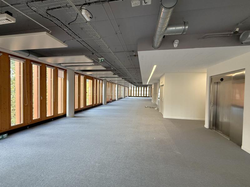Bureau - 437 m² - 1 pièce