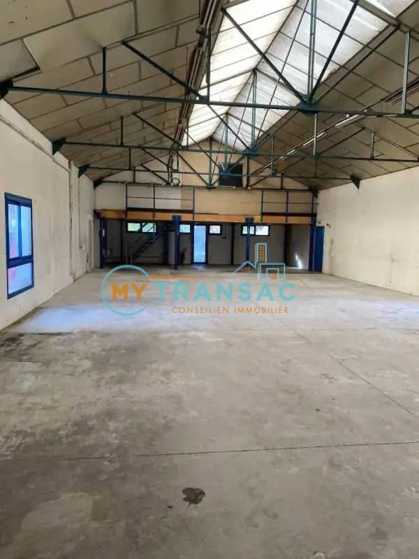 Local d'activités - 322 m²