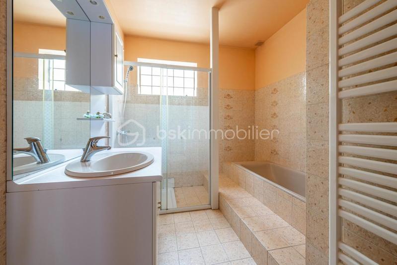 Maison - 175 m² - 8 pièces